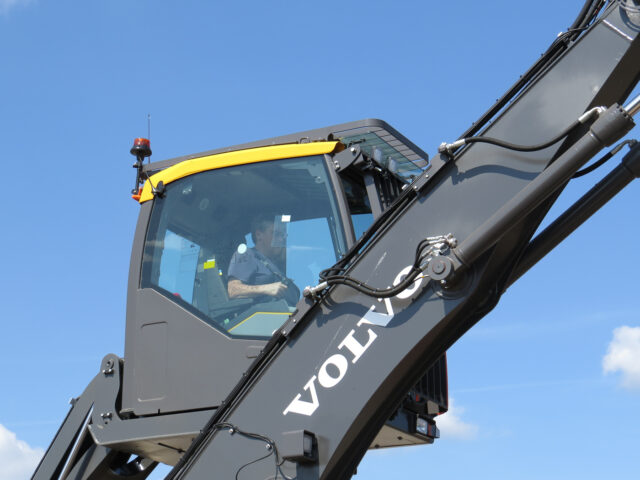 Volvo Mobil-Bagger EW200E